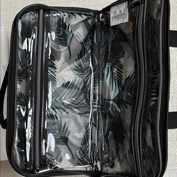 NWT Lug Flash SE Cosmetic Case - Picture 3 of 5